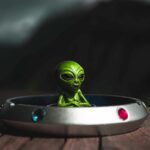 Foto de Michaël Meyer: https://www.pexels.com/es-es/foto/juguete-nave-espacial-cenicero-ovni-9739196/
